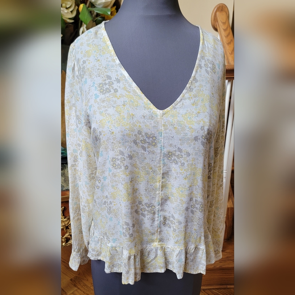 NWT LUCKY BRAND LIGHTWEIGHT LONG SLEEVE YELLOW BLUE FLORAL PULLOVER TOP V NECK M